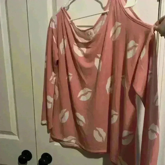 💋Fantastic Fawn ENDEAR LipPrint Asymmetric Cutout Jersey Top Size L - Picture 4 of 9